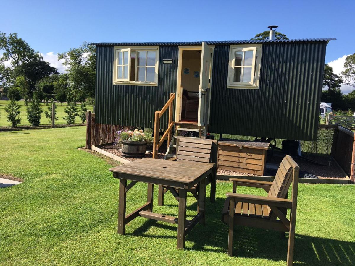 The Hawthorn Shepherds Hut Holiday home